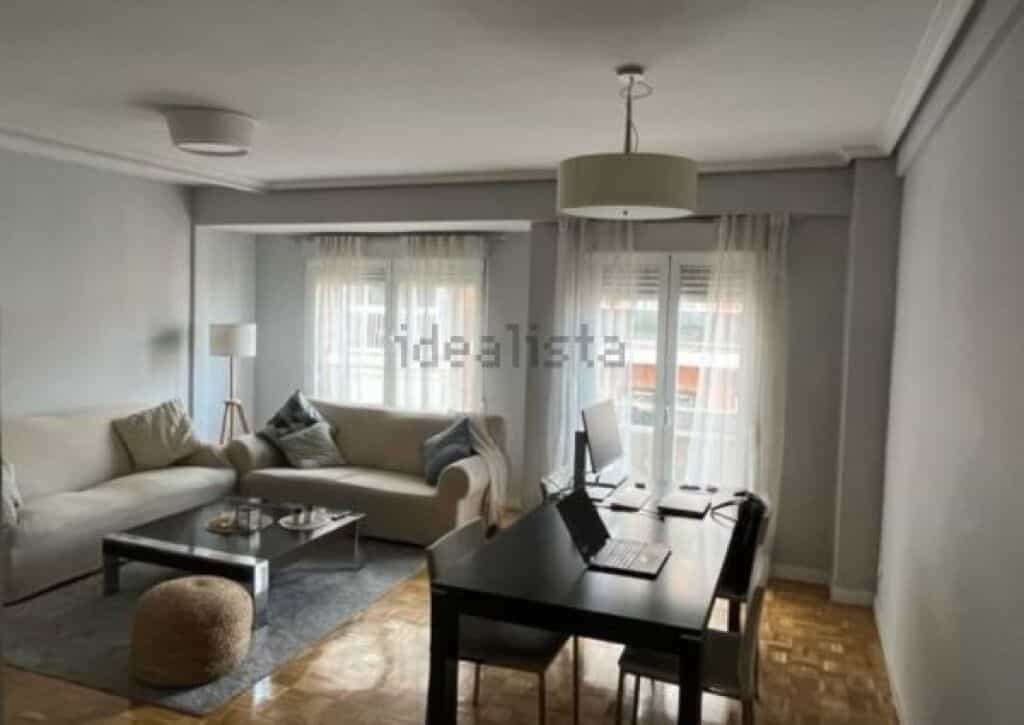 Condominium in Ciudad Lineal, Madrid 11717792
