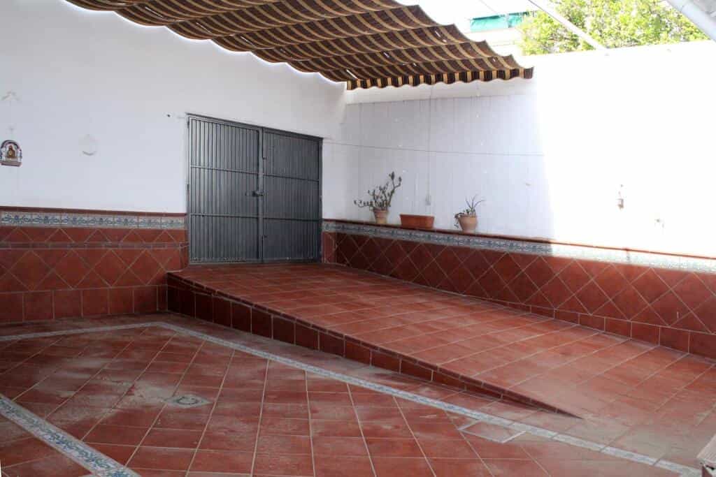 House in San Juan de Aznalfarache, Andalusia 11717794