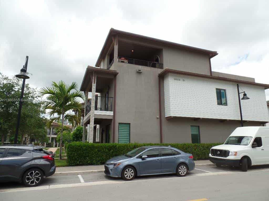 House in Doral, Florida 11717831