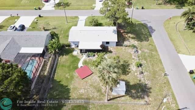 Будинок в Port St. Lucie, Florida 11717832