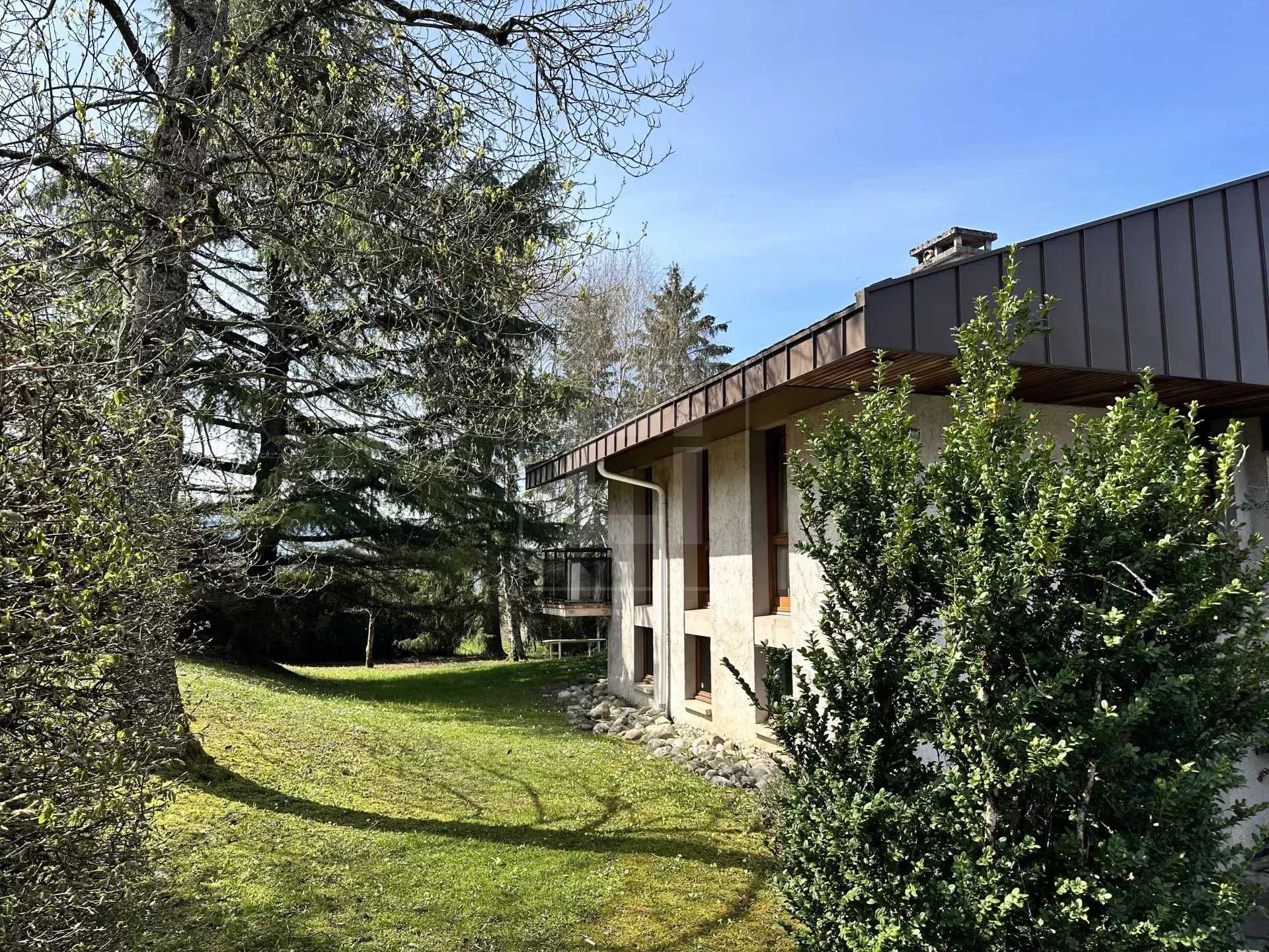 Residencial en Annecy-le-Vieux, Haute-Savoie 11717867