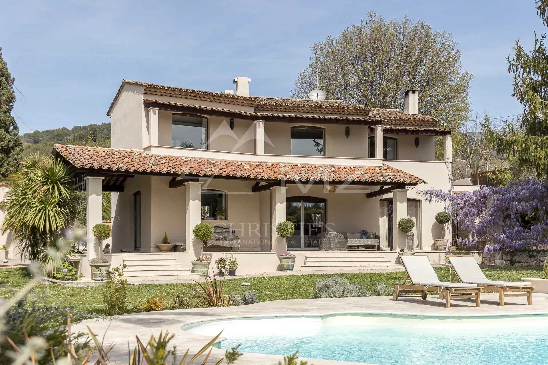 Talo sisään Grasse, Provence-Alpes-Cote d'Azur 11718647
