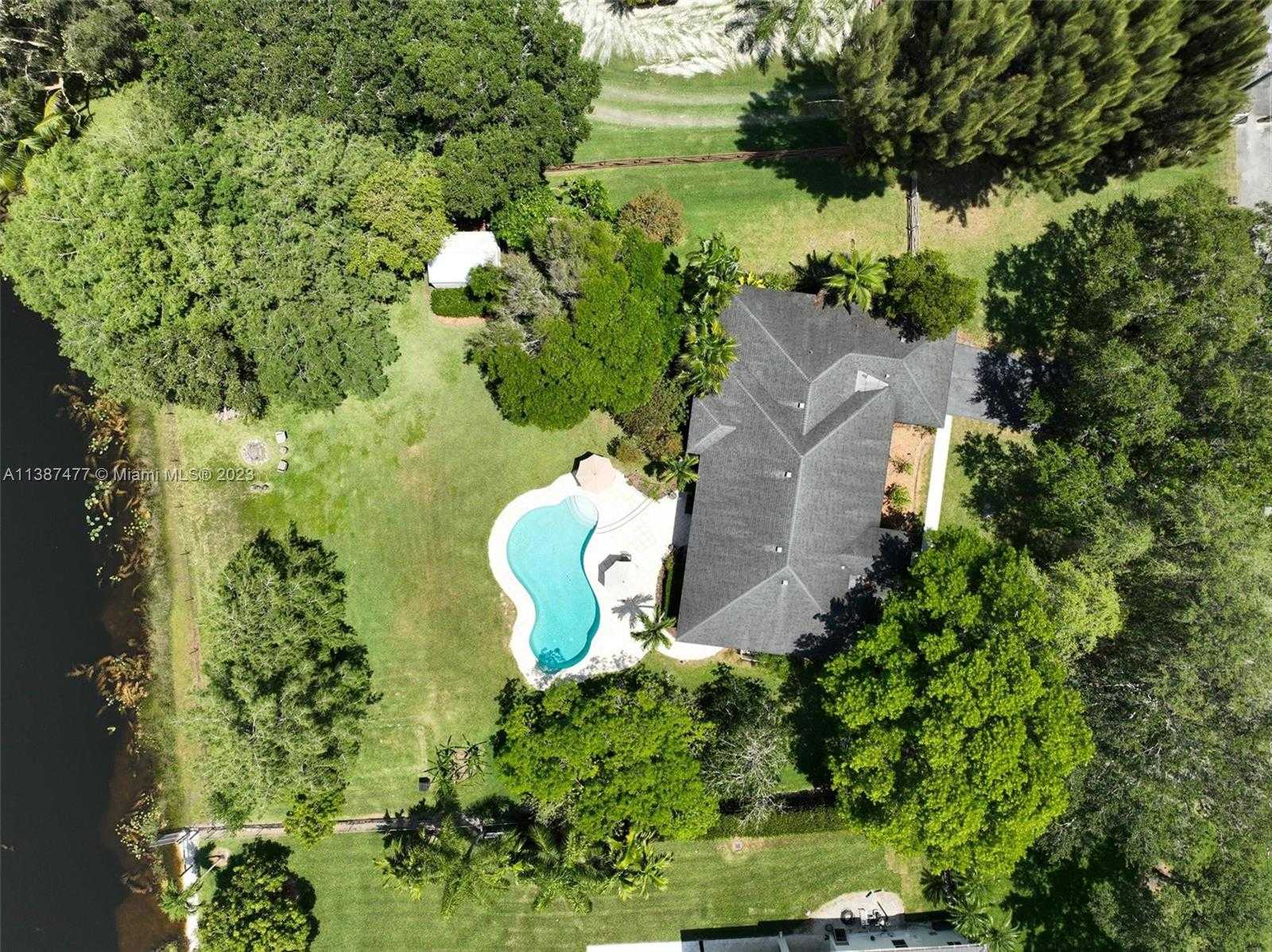 House in Southwest Ranches, Florida 11719034