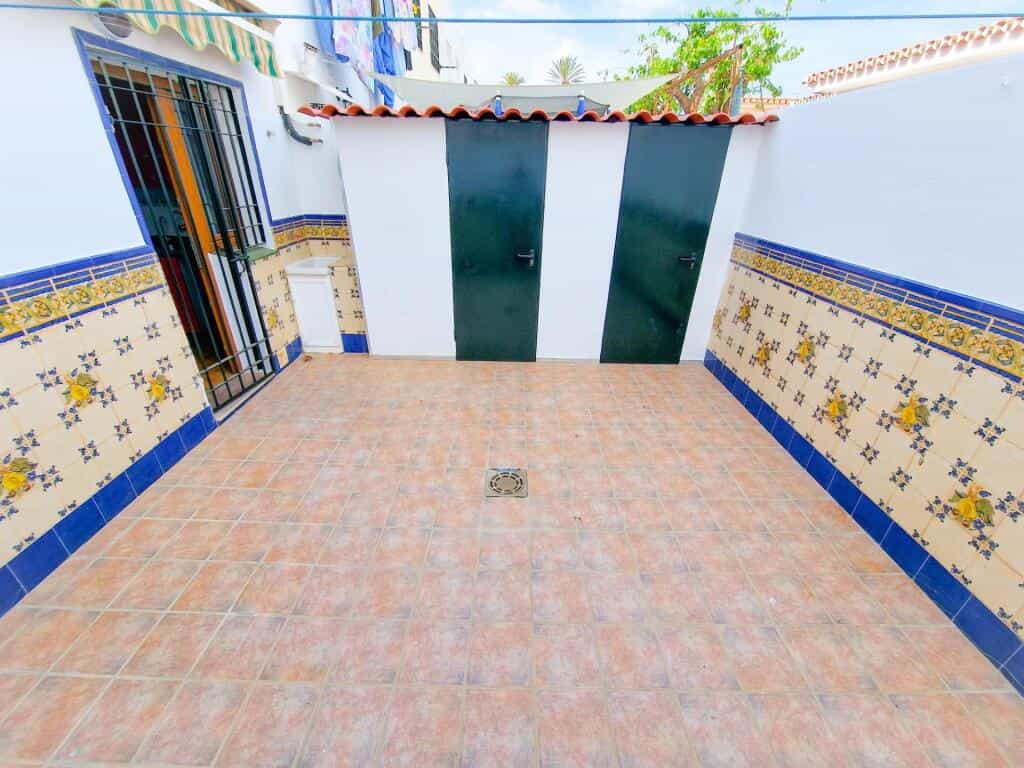 Будинок в La Cala del Moral, Andalucía 11720303