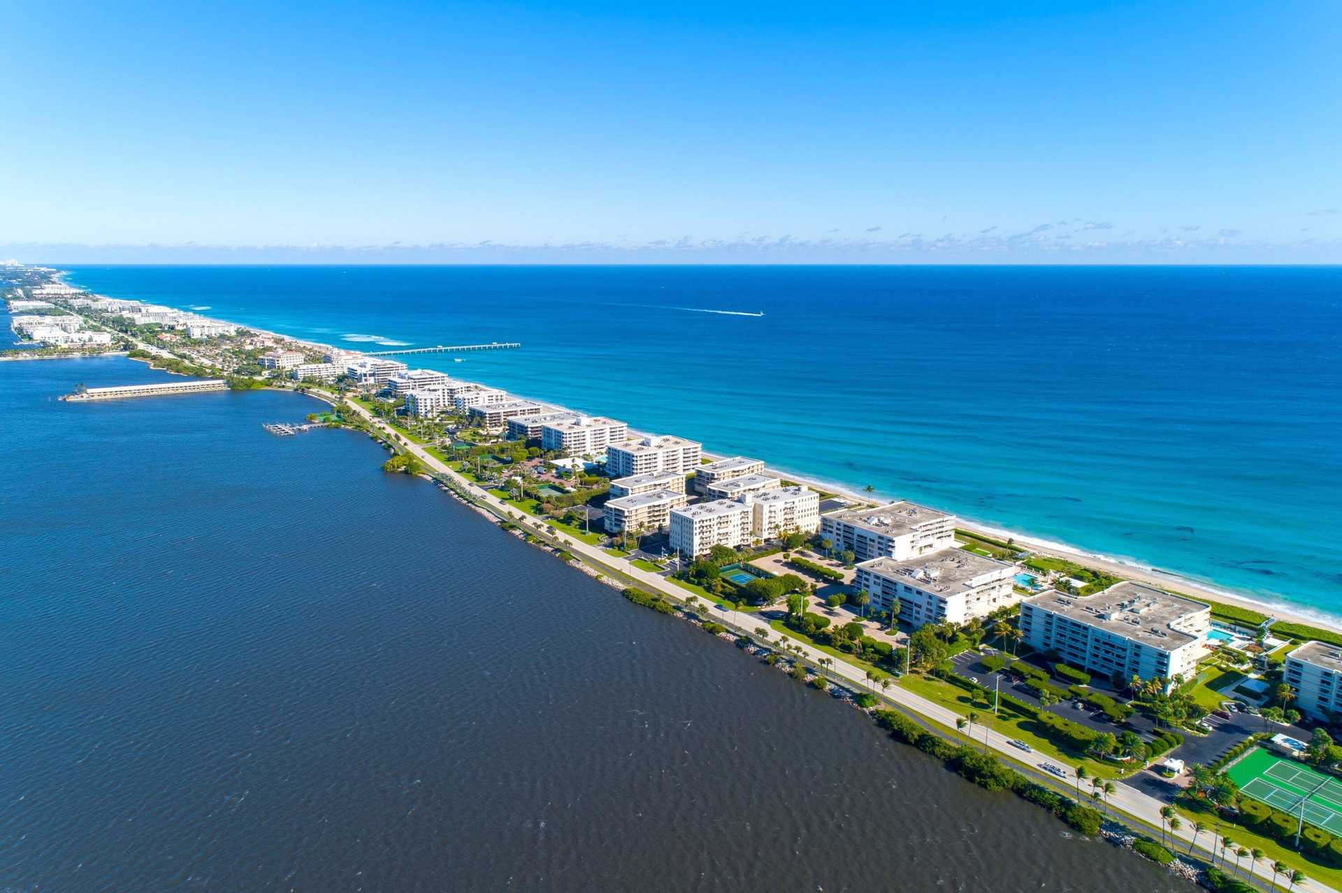 Condominium in Palm Beach, Florida 11720380