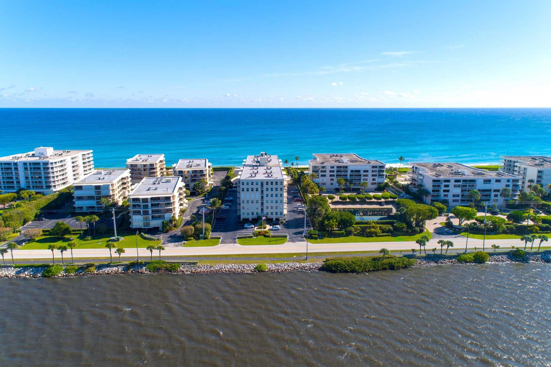 Condominium in Palm Beach, Florida 11720380