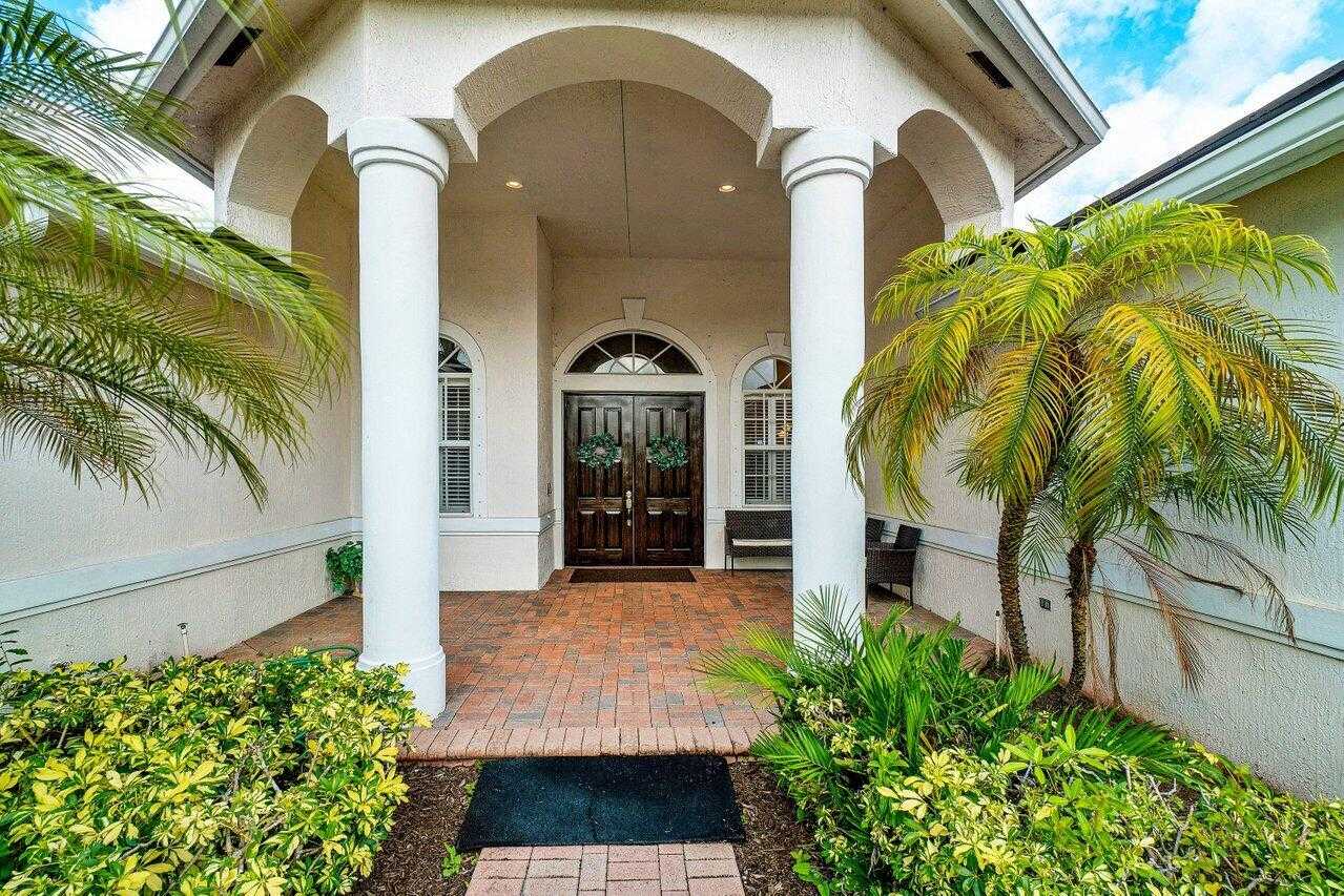 House in Wellington, Florida 11720383