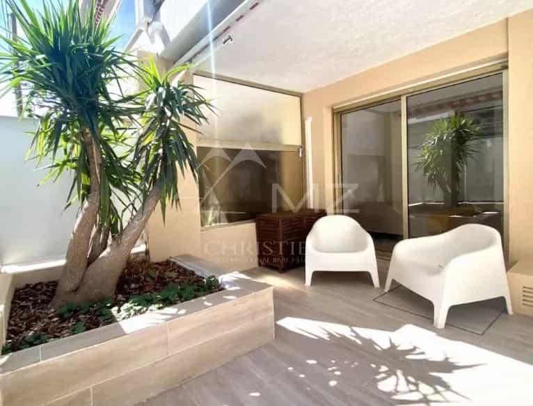Condominium in Cannes, Provence-Alpes-Cote d'Azur 11720400