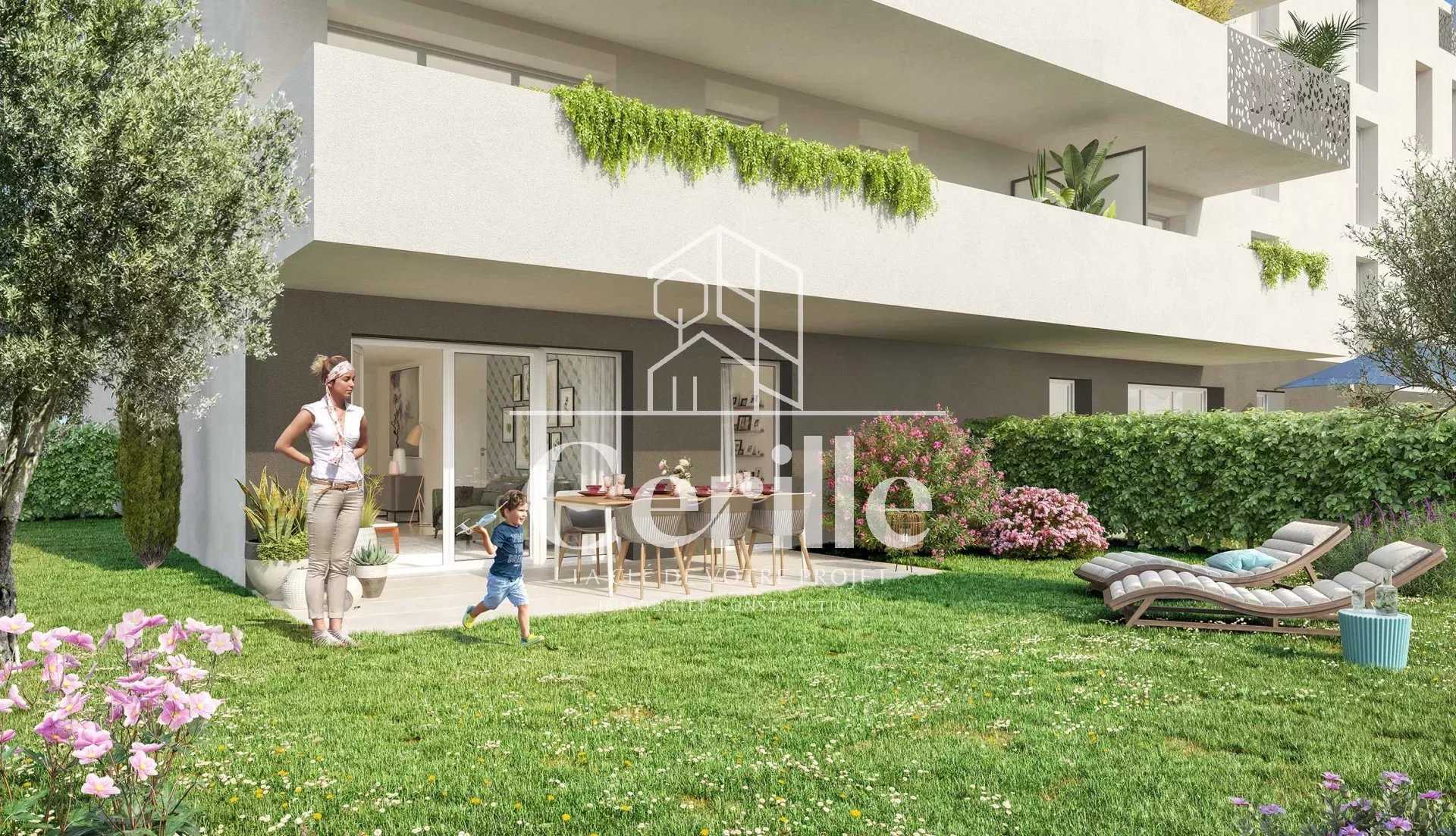 Condominium in Istres, Provence-Alpes-Cote d'Azur 11720530