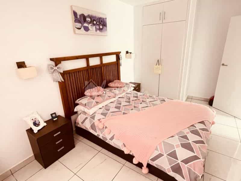 Condominium in Arona, Canarias 11720657