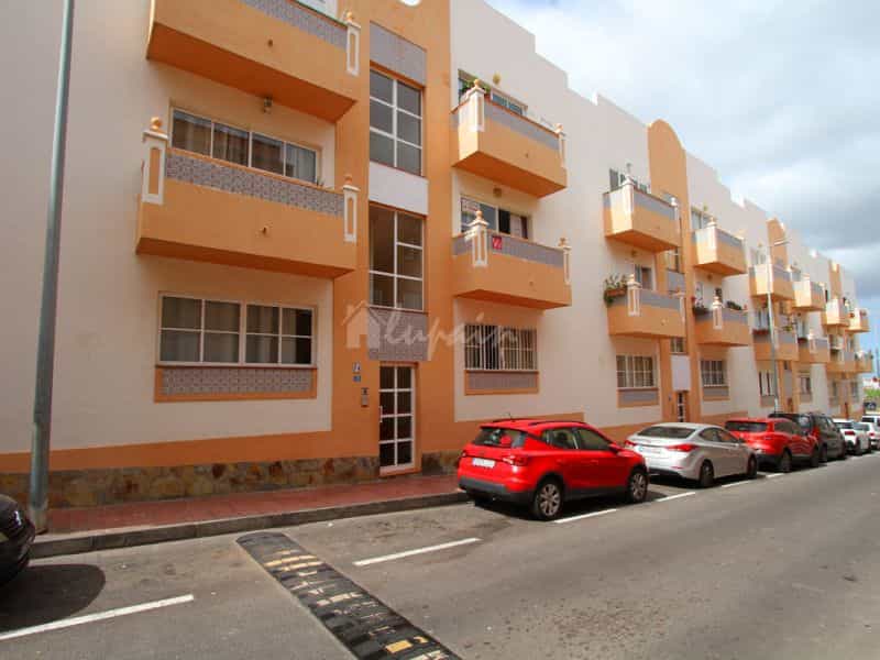 Condominium in Arona, Canarias 11720722