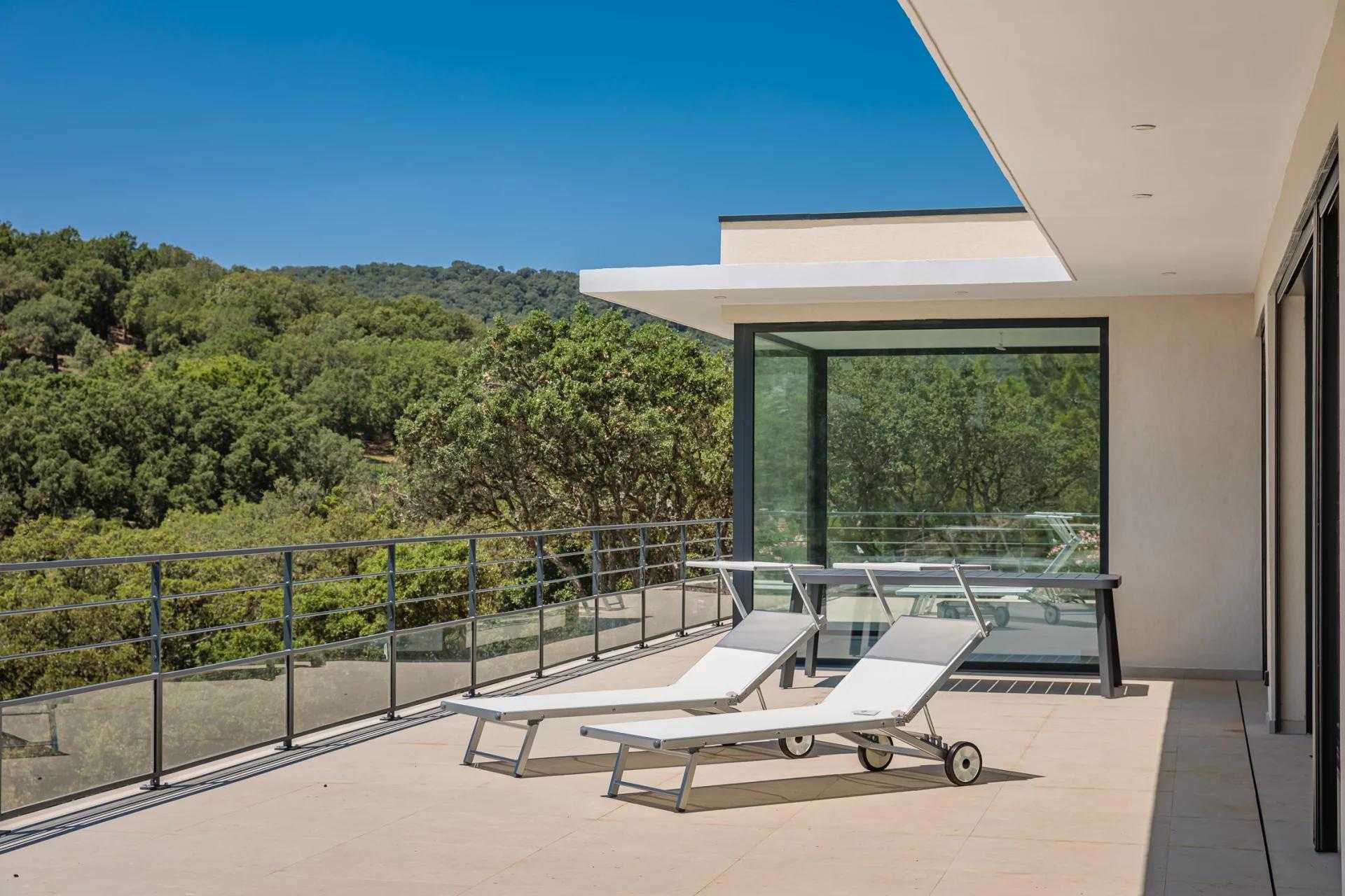 σπίτι σε Grimaud, Provence-Alpes-Côte d'Azur 11722165