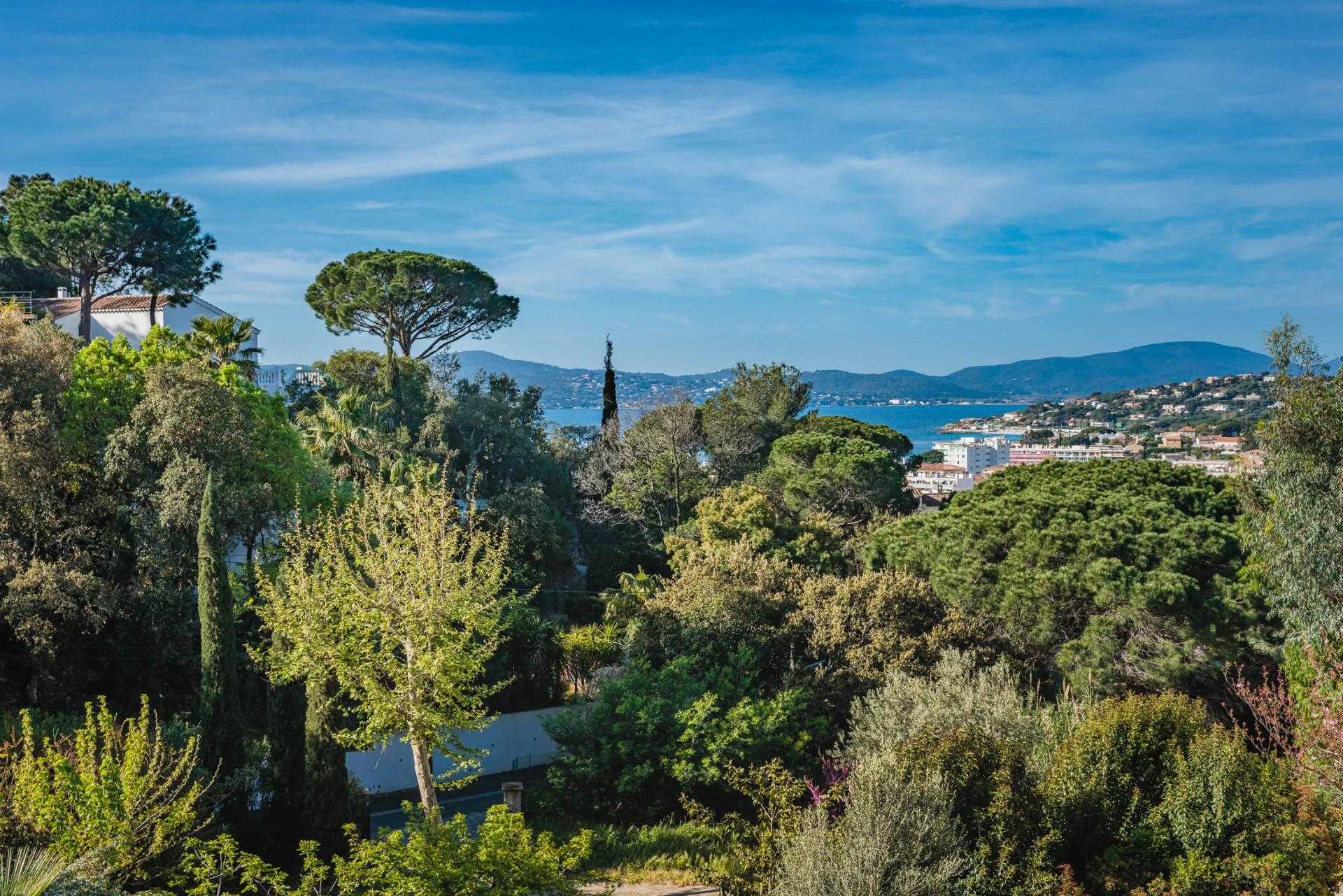 House in Sainte-Maxime, Provence-Alpes-Cote d'Azur 11722172