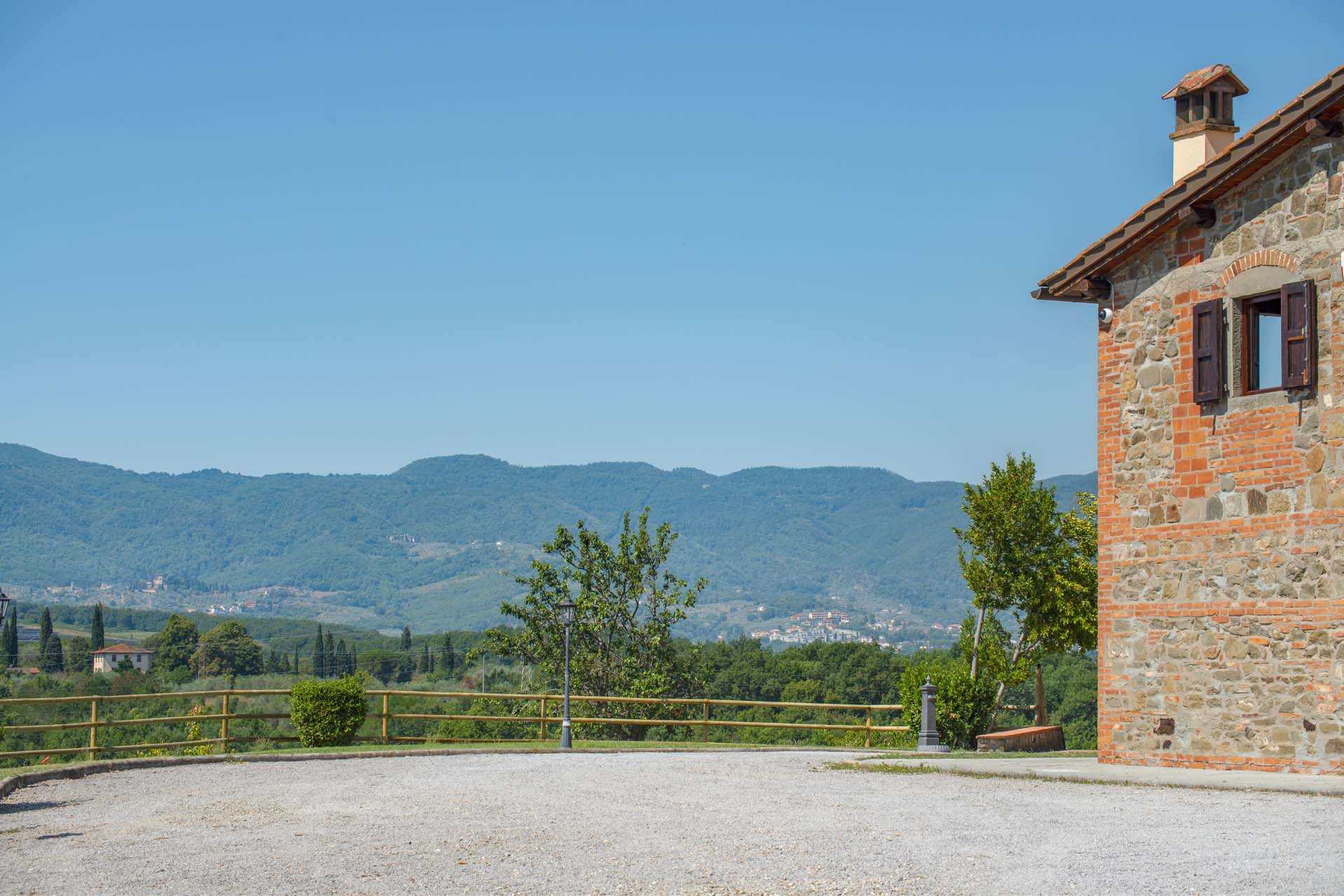آخر في Montevarchi, Tuscany 11722187