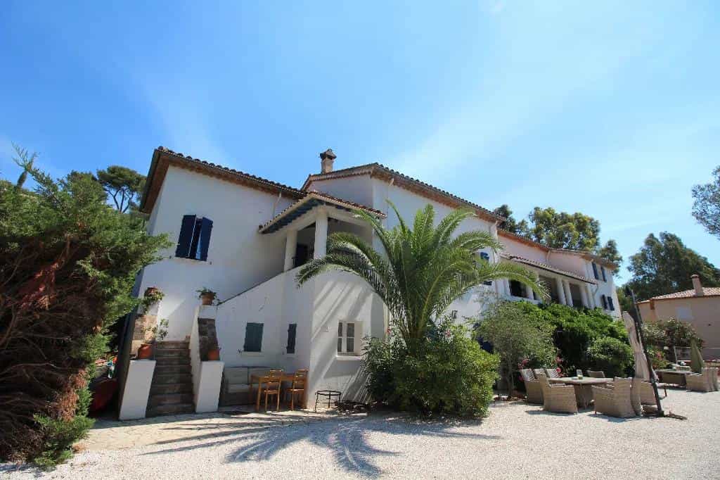σπίτι σε La Croix-Valmer, Provence-Alpes-Côte d'Azur 11722226