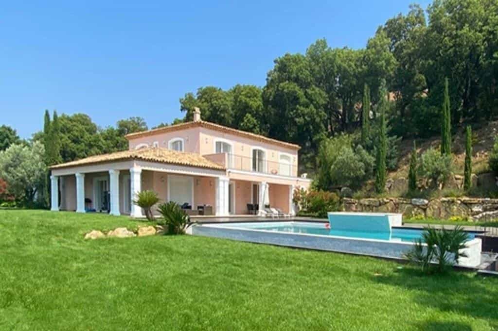 σπίτι σε Grimaud, Provence-Alpes-Côte d'Azur 11722229