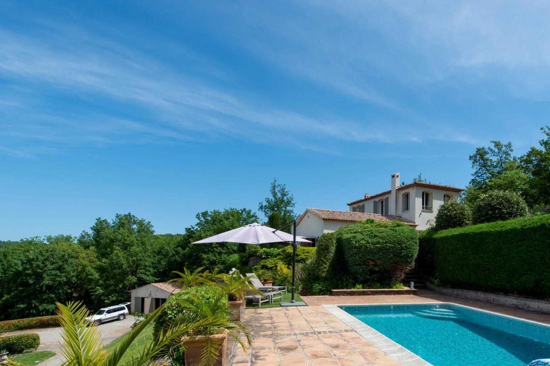 بيت في La Garde-Freinet, Provence-Alpes-Côte d'Azur 11722235