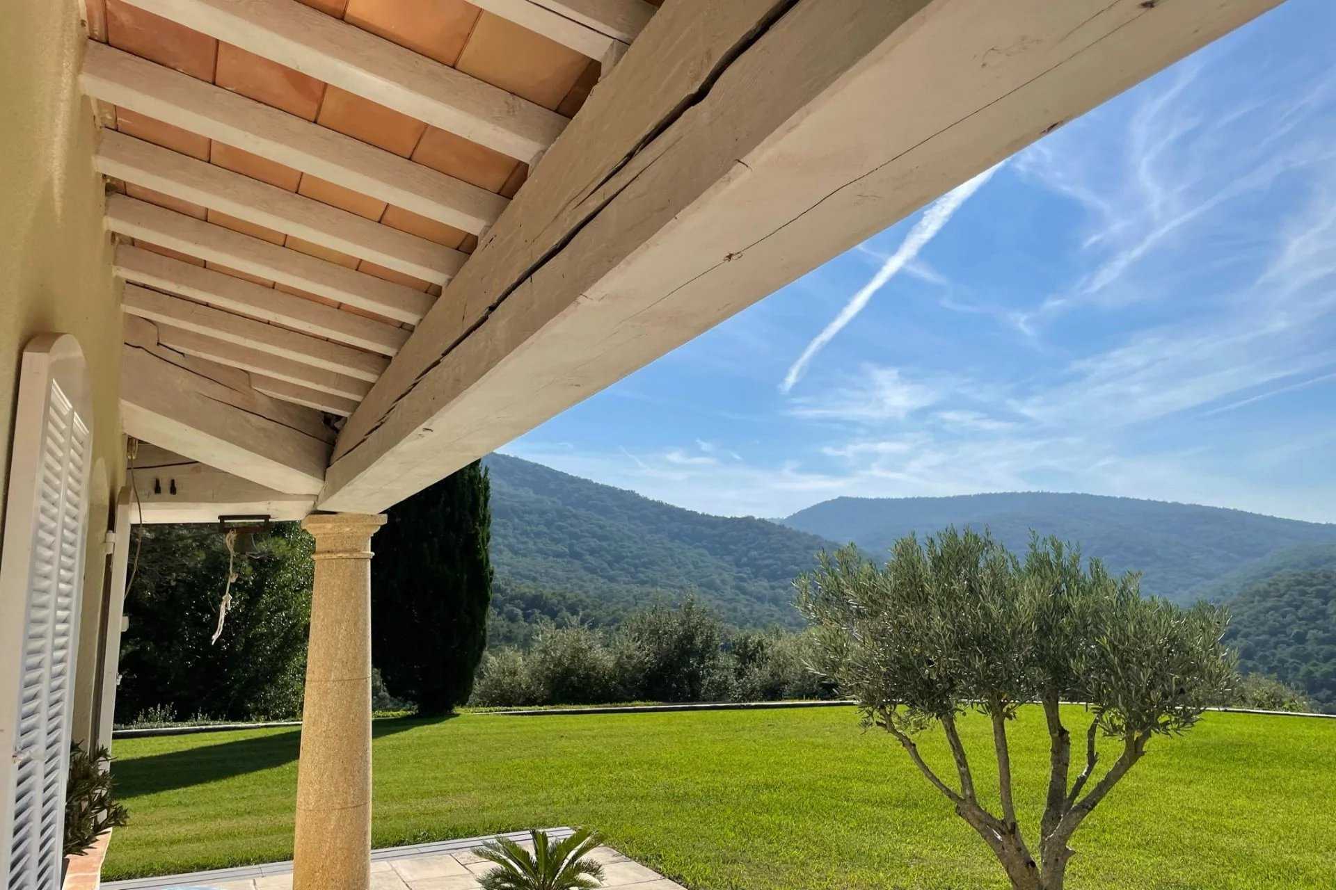 Hus i Evenos, Provence-Alpes-Cote d'Azur 11722240