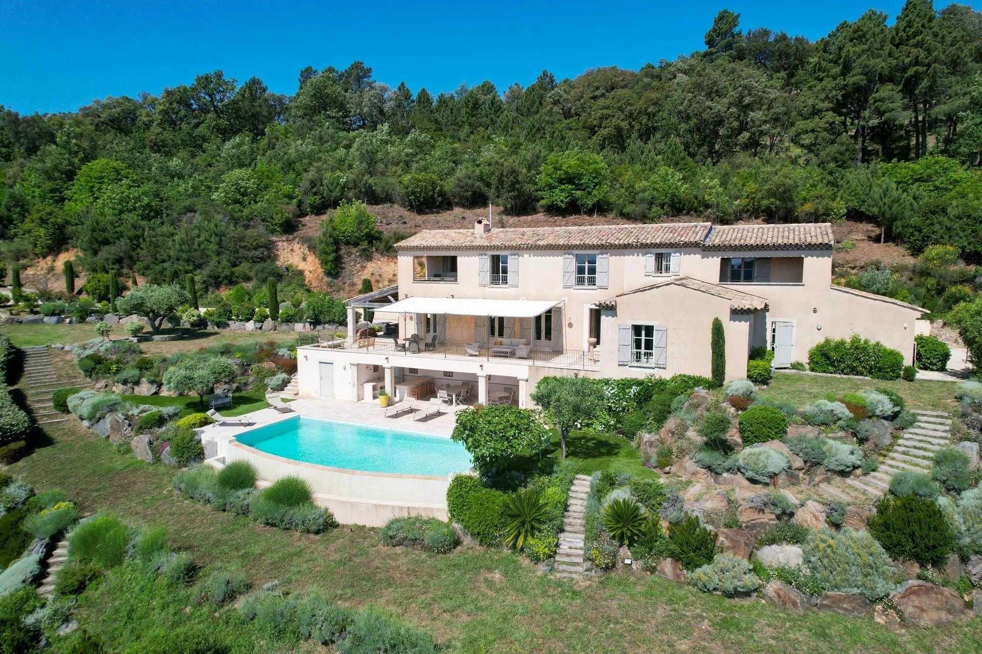 Huis in La Garde-Freinet, Provence-Alpes-Côte d'Azur 11722243