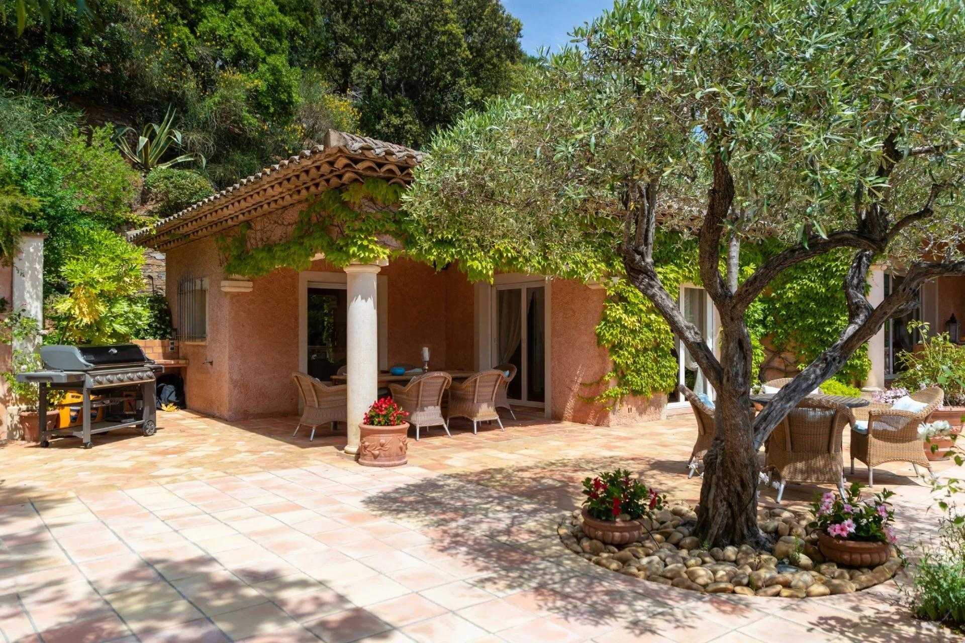 Будинок в La Croix-Valmer, Provence-Alpes-Côte d'Azur 11722244