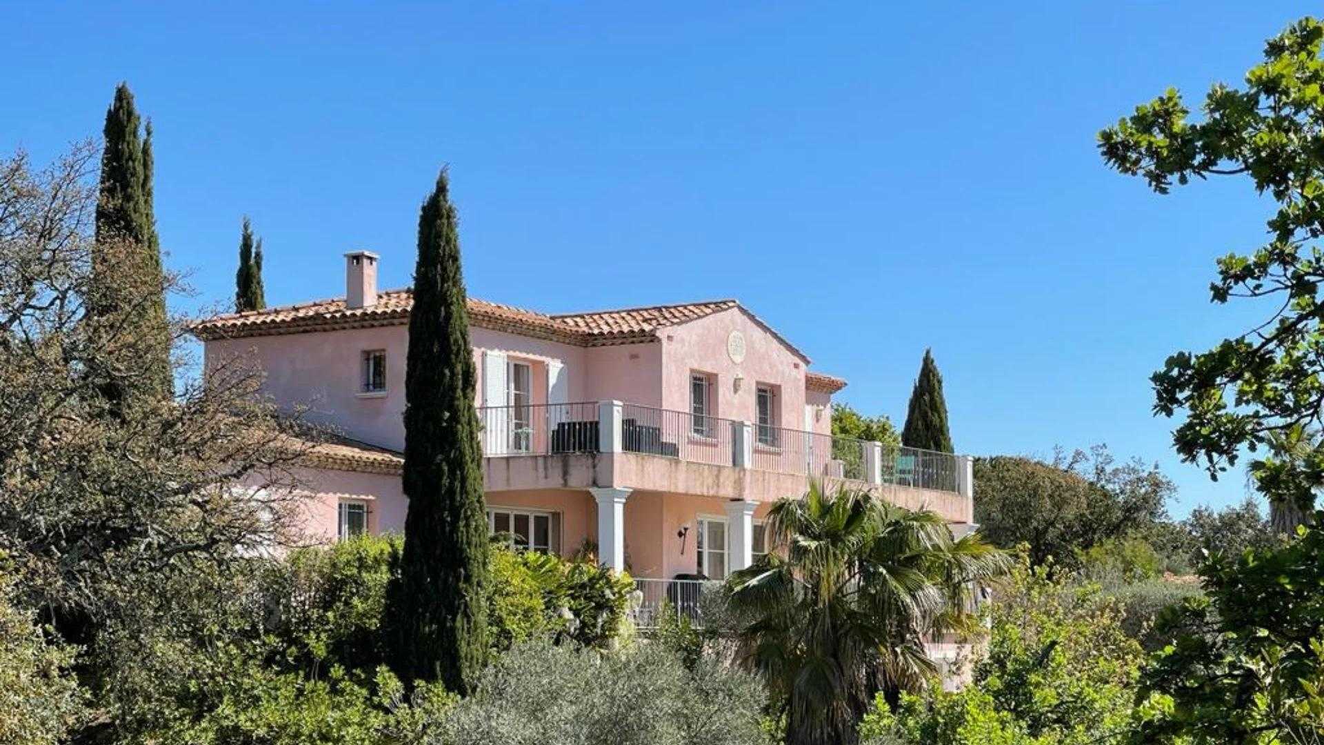 Huis in Sainte-Maxime, Provence-Alpes-Côte d'Azur 11722248
