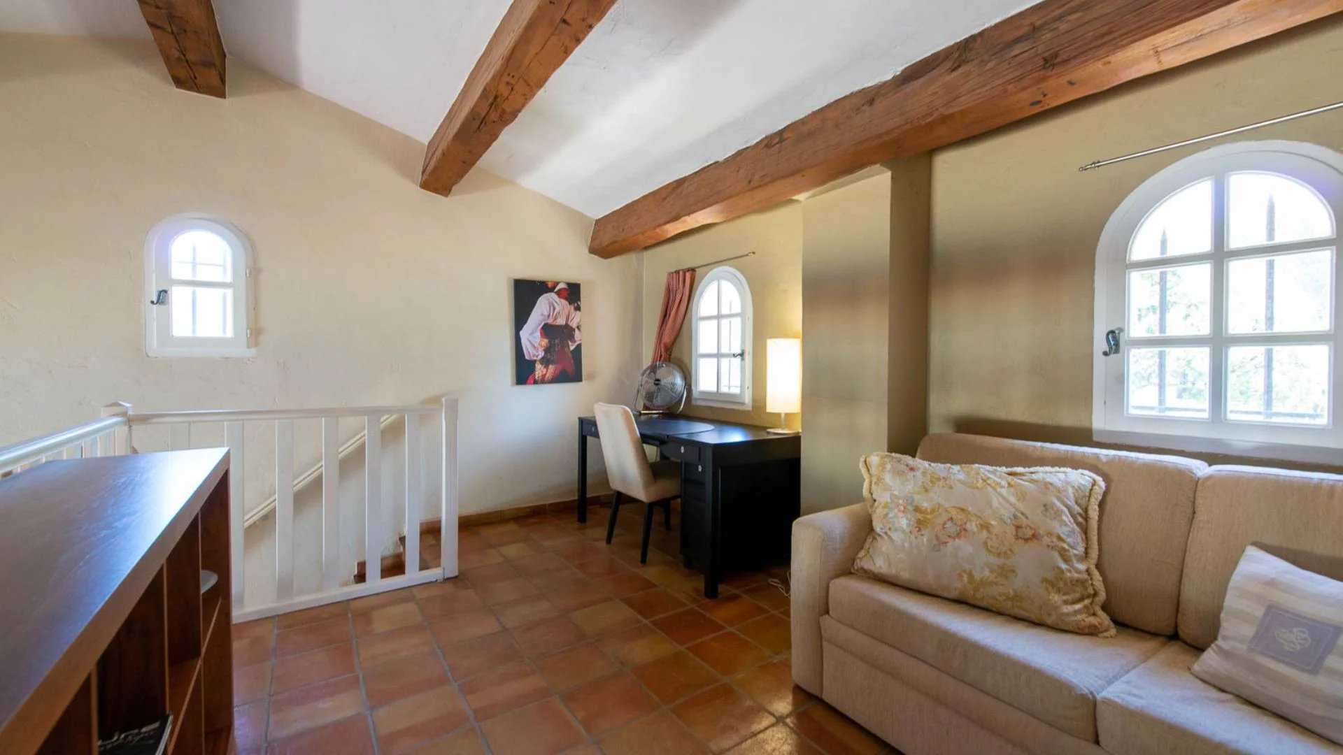 Rumah di Le Plan-de-la-Tour, Provence-Alpes-Côte d'Azur 11722251