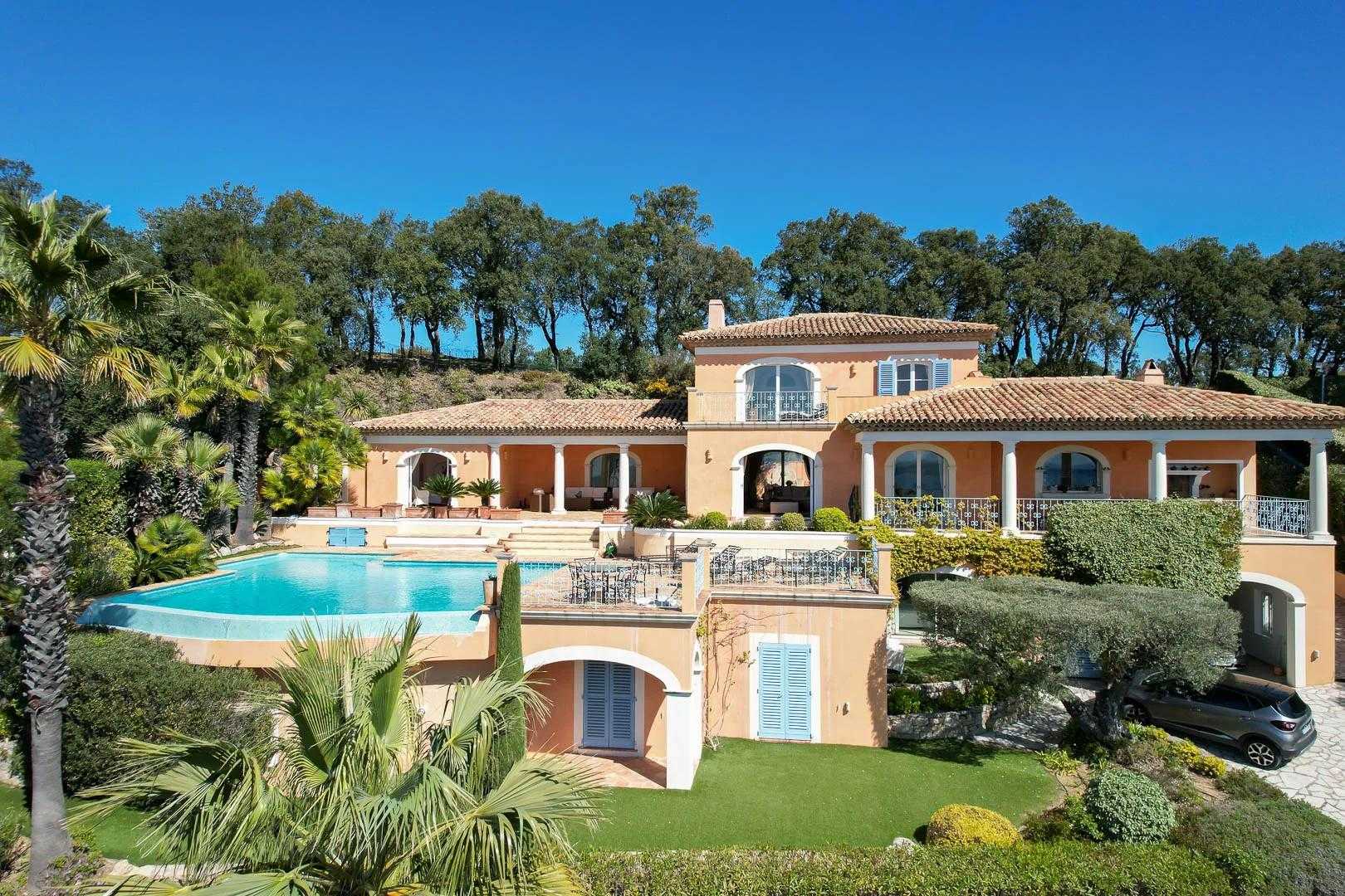 casa en Sainte-Maxime, Provenza-Alpes-Costa Azul 11722252