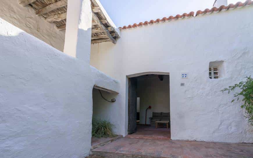 жилой дом в Санта-Эулалия-дель-Рио, Балеарские острова 11722258