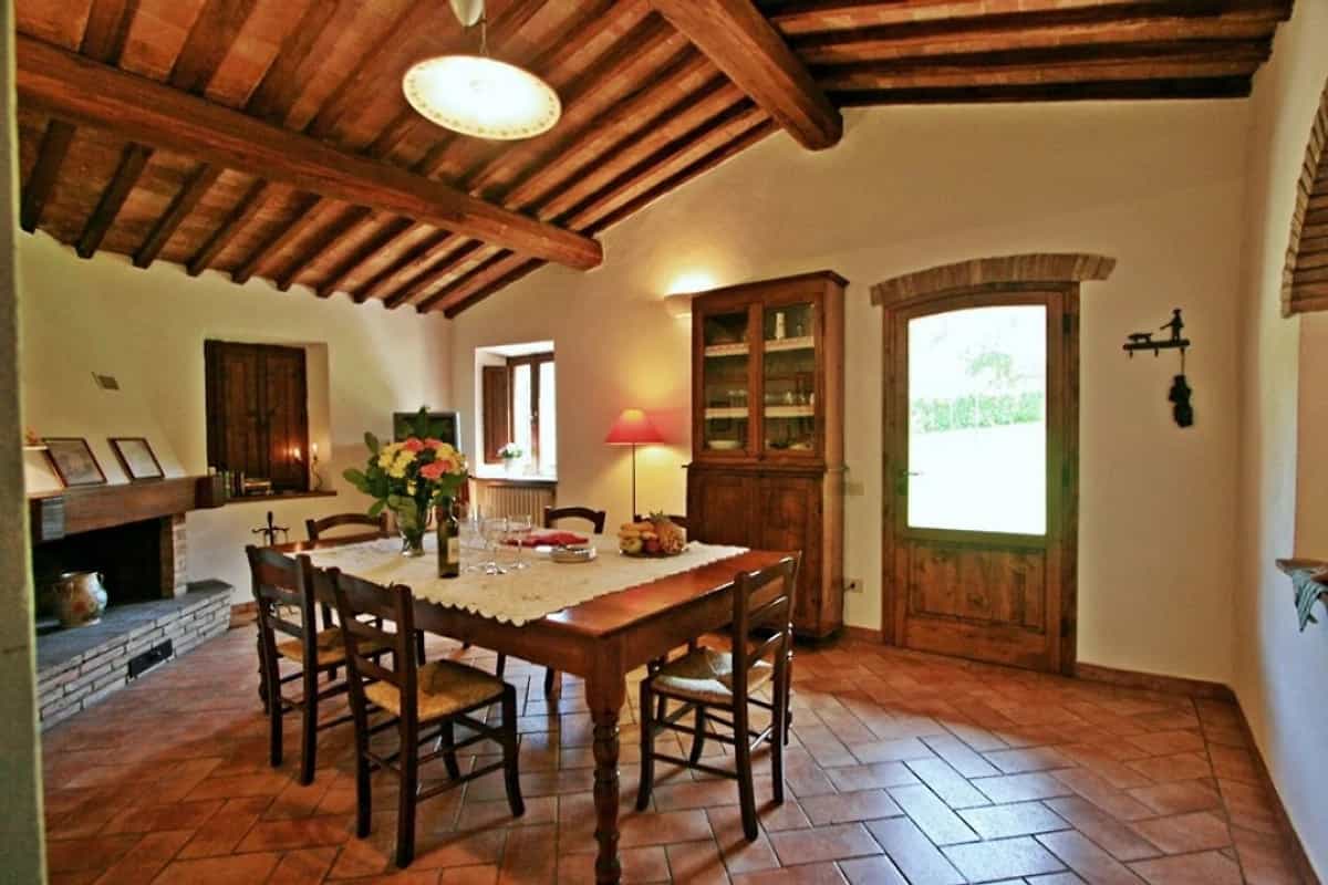 Rumah di Pomarance, Tuscany 11724005