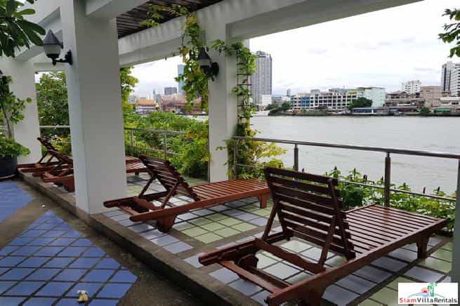 Condominium in Thon Buri, Krung Thep Maha Nakhon 11726212