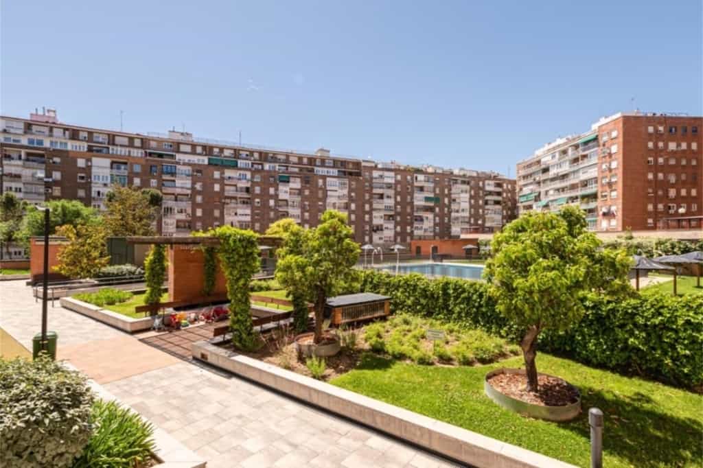 Condominium in Madrid, Comunidad de Madrid 11726409