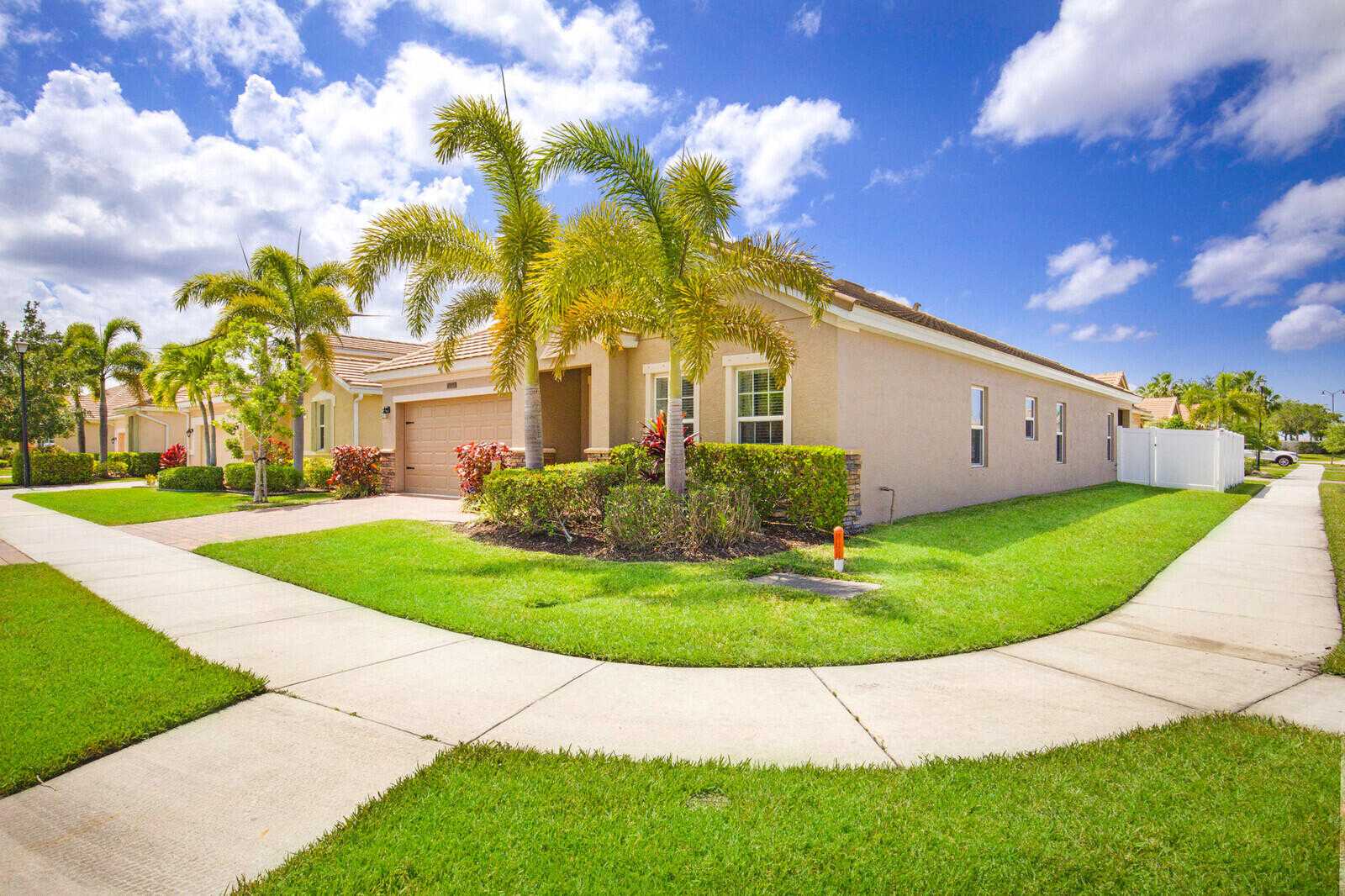House in Port St. Lucie, Florida 11726482