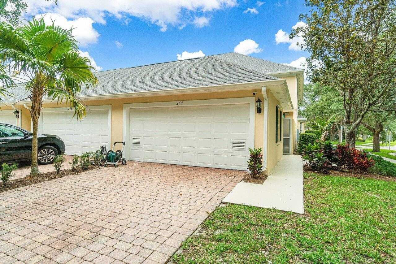 House in Jupiter, Florida 11726485