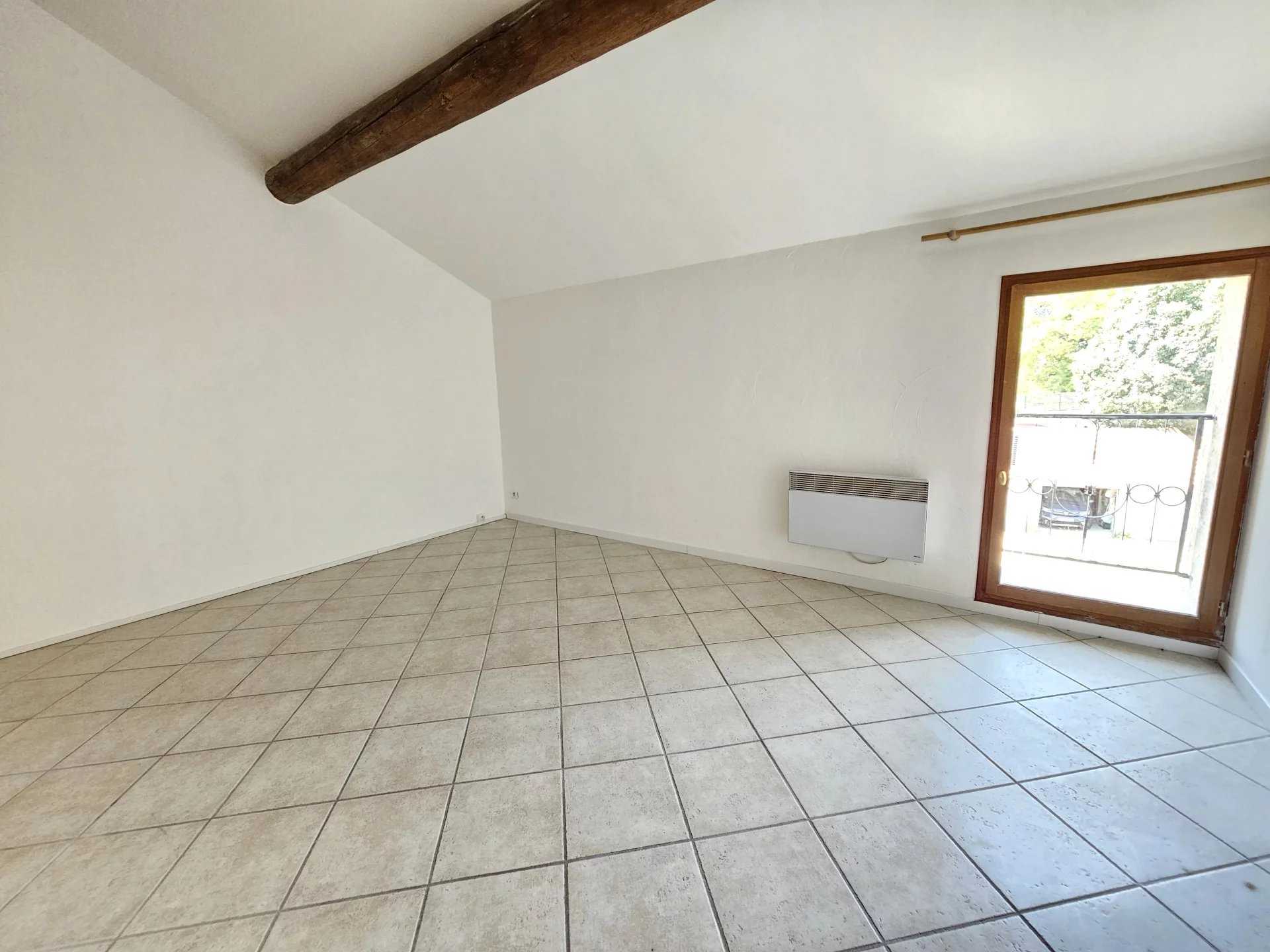Condominium in Merindol, Provence-Alpes-Cote d'Azur 11726500