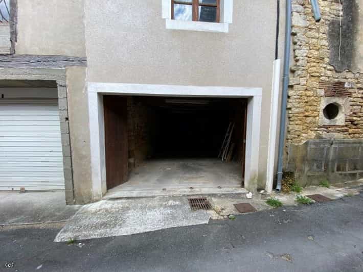 Condominium in Ruffec, Nouvelle-Aquitaine 11727450