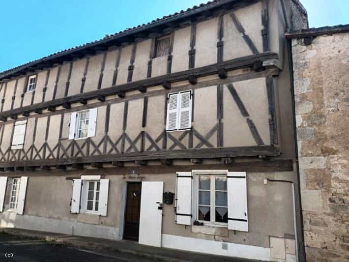 σπίτι σε Charroux, Nouvelle-Aquitaine 11727453