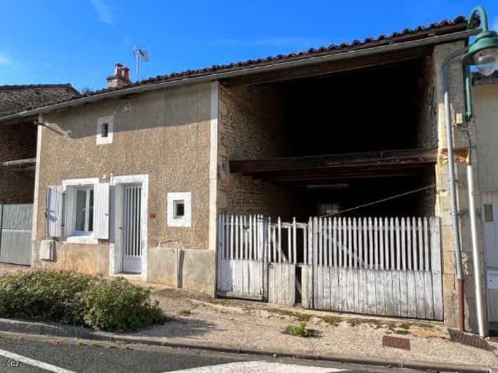 Dom w Civray, Nouvelle-Aquitaine 11727455