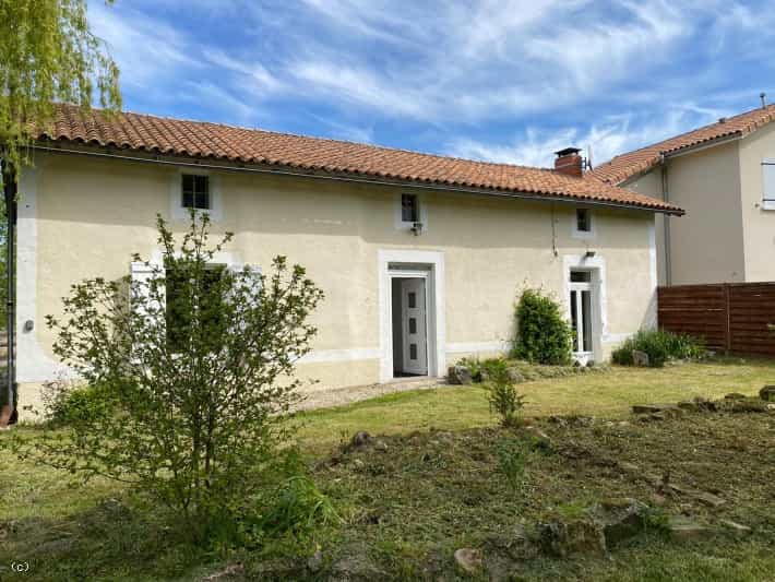 Rumah di Verteuil-sur-Charente, Nouvelle-Aquitaine 11727456