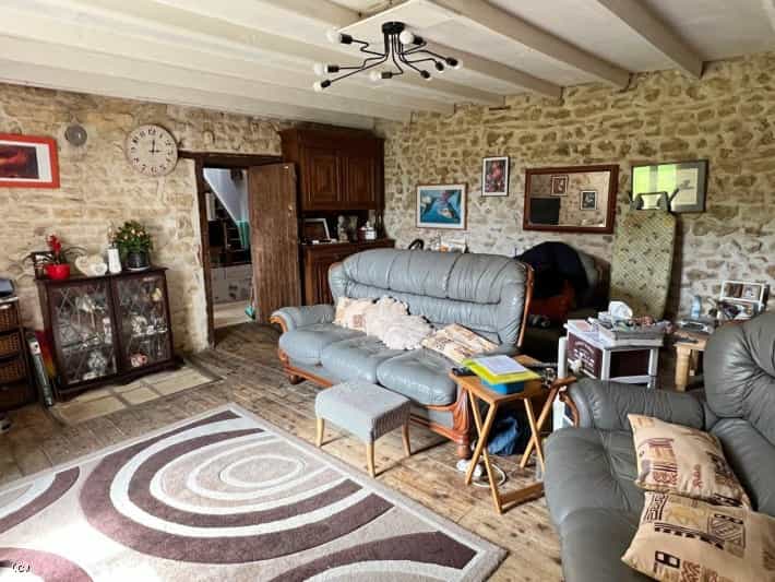 σπίτι σε Champagne-Mouton, Nouvelle-Aquitaine 11727458