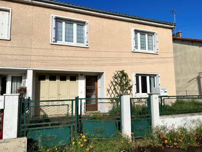 House in Ruffec, Nouvelle-Aquitaine 11727461