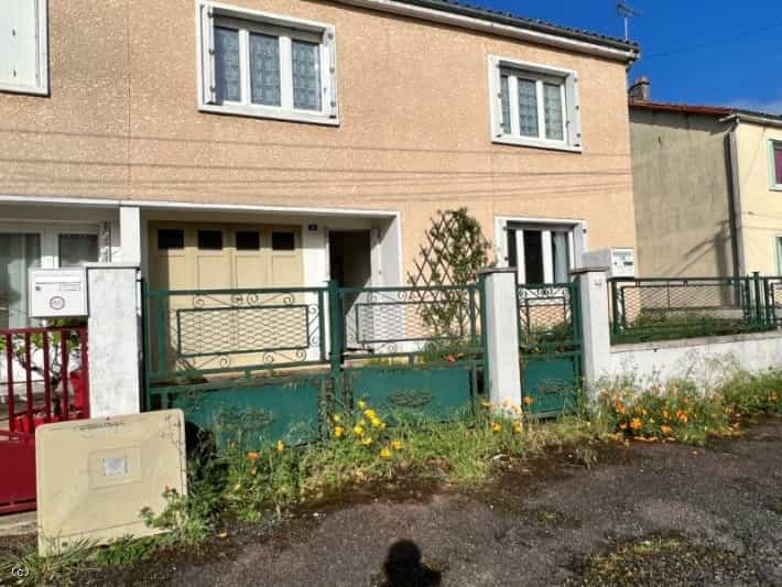 Haus im Ruffec, Nouvelle-Aquitaine 11727461