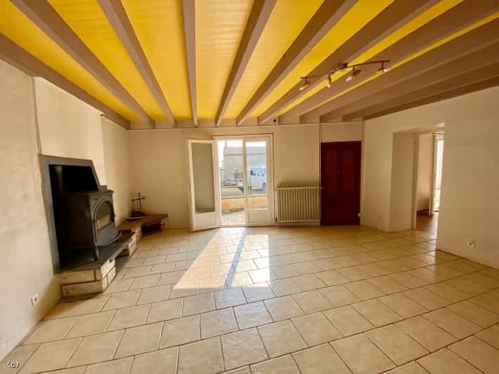 House in Ruffec, Nouvelle-Aquitaine 11727464