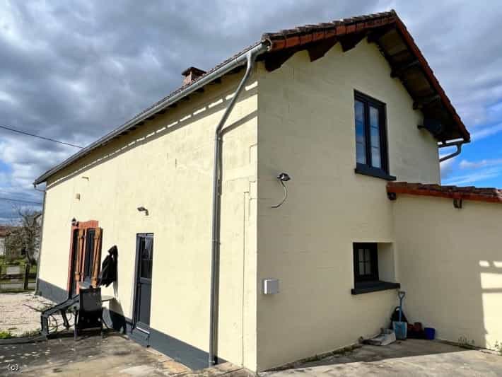 Huis in Champagne-Mouton, Nouvelle-Aquitaine 11727466