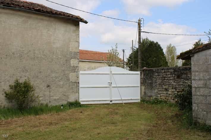 Rumah di Villefagnan, Nouvelle-Aquitaine 11727468
