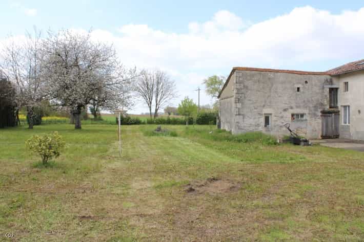 집 에 Villefagnan, Nouvelle-Aquitaine 11727468