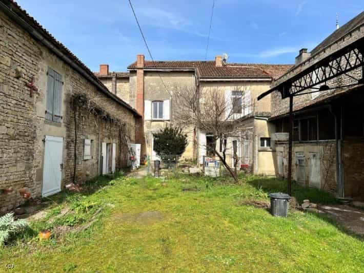 rumah dalam Lizant, Nouvelle-Aquitaine 11727484