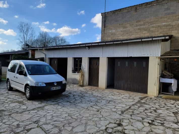 σπίτι σε Aunac-sur-Charente, Nouvelle-Aquitaine 11727497