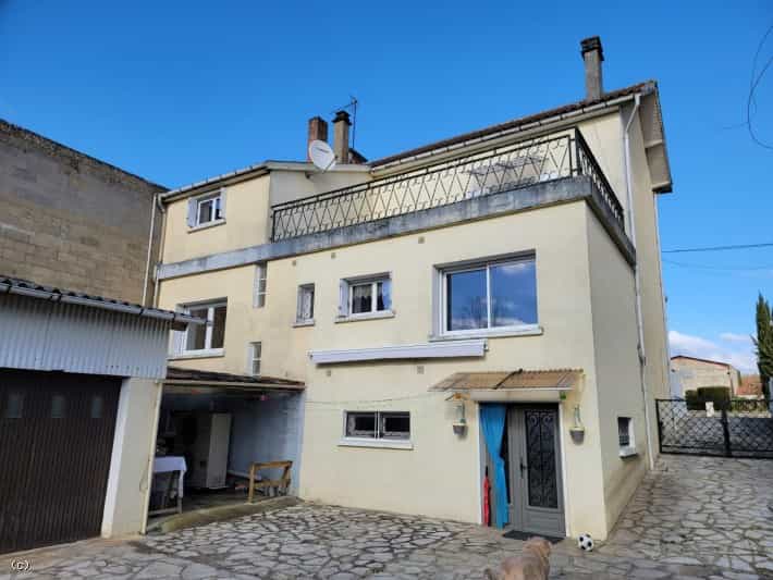 Casa nel Aunac-sur-Charente, Nouvelle-Aquitaine 11727497