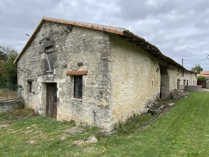मकान में Villefagnan, Nouvelle-Aquitaine 11727507