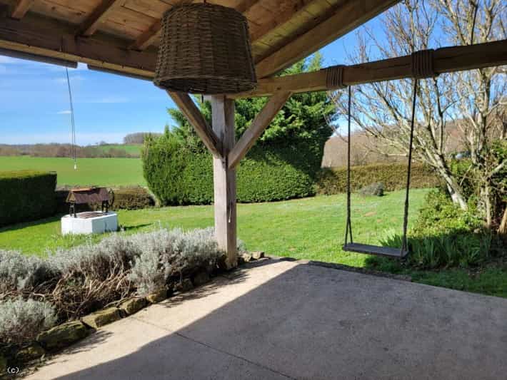 House in Aunac, Nouvelle-Aquitaine 11727512